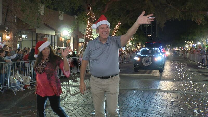 ABC7's Mike Modrick spreading holiday cheer.